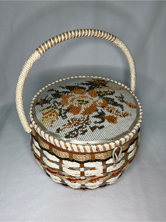 None Other - Vintage Japan 70’s Handwoven Floral Needlepoint Basket Purse - Cream & Mustard